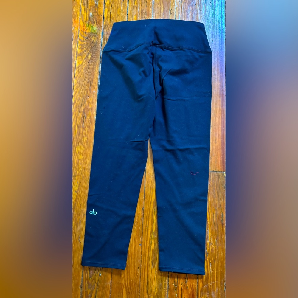 ALO YOGA Capri pants Sz M